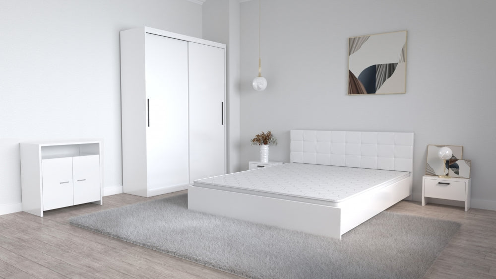 Mobilier alb pentru dormitor modern format din pat, dulap și noptiere Mobila Domardo