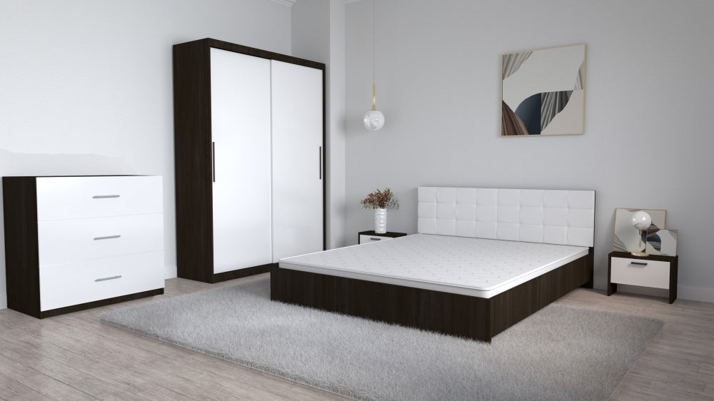 Dormitor modern cu mobilier alb pentru dormitor de la Mobila Domardo compus din pat, dulap si comoda