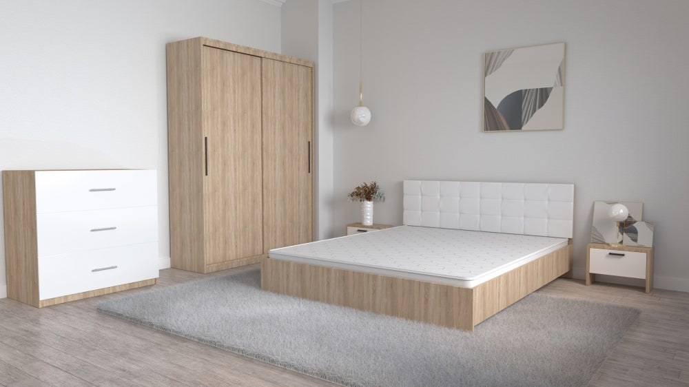 Dormitor modern cu mobilier alb pentru dormitor și mobilier din lemn deschis la culoare de la Mobila Domardo