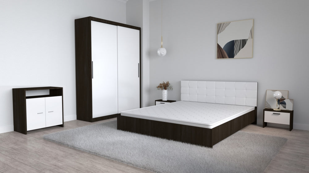 Dormitor modern cu mobilier alb pentru dormitor de la Mobila Domardo, inclusiv pat cu tăblii albe și dulap cu uși albe