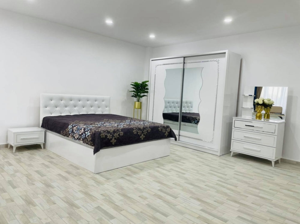 Dormitor matrimonial complet alb cu pat tapitat, noptiere si dulap cu oglinzi Mobila Domardo