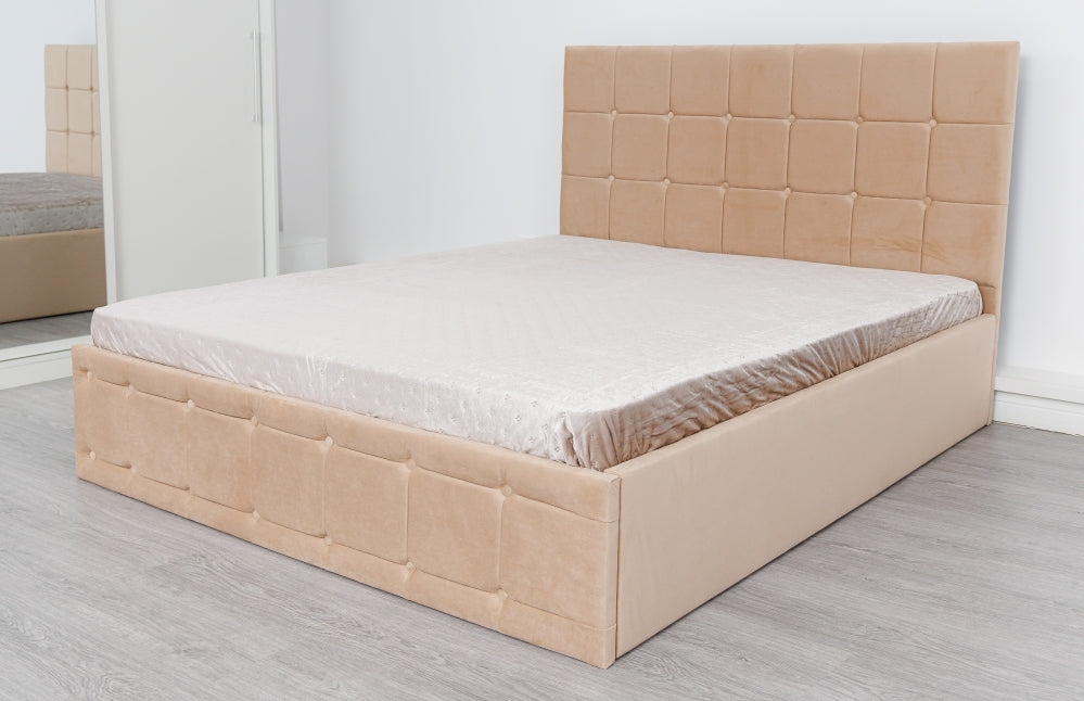 Pat matrimonial cu saltea inclusă tapitat bej cu design modern si cadru robust de la Mobila Domardo