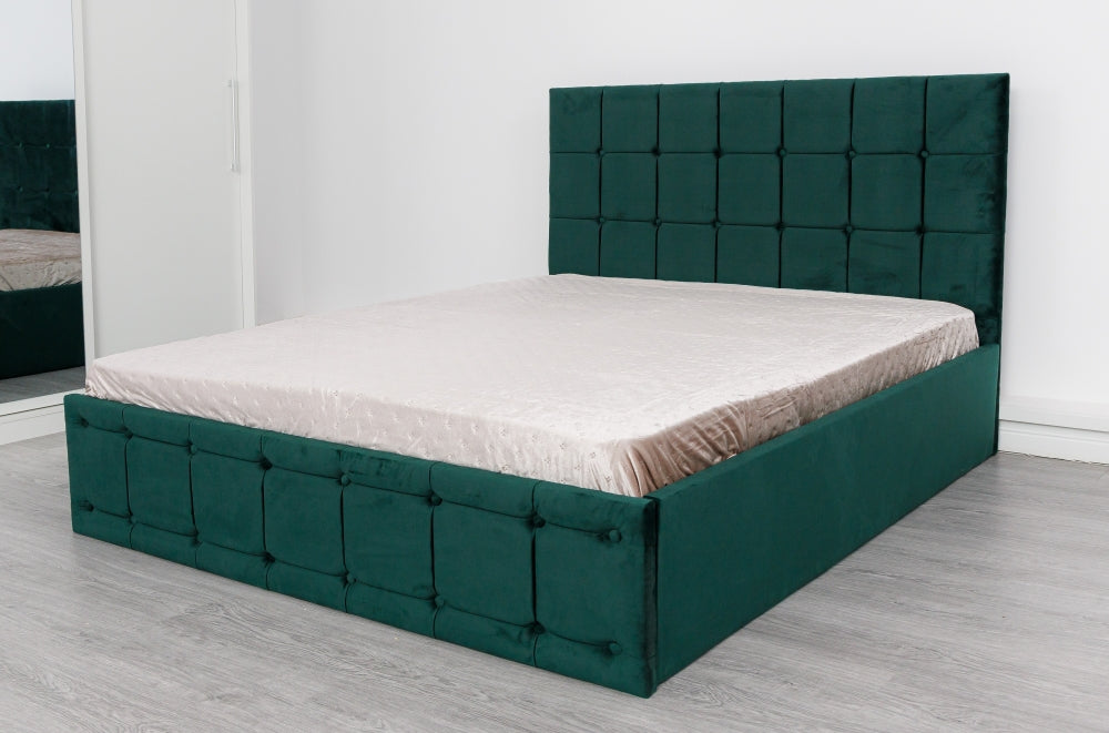 Pat matrimonial cu saltea inclusă tapitat verde smarald cu design elegant din Mobila Domardo