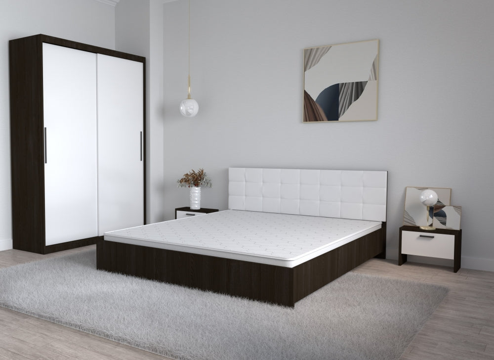 Dormitor modern cu mobilier alb pentru dormitor, pat tapitat si dulap cu usi glisante