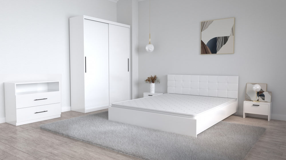 Set dormitor cu oglinda Mobila Domardo în alb, include dulap, pat și comodă pentru un design modern