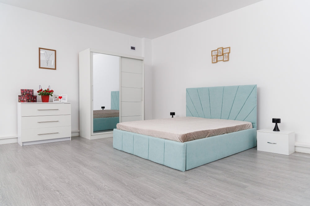 Set mobilier dormitor modern Mobila Domardo cu pat tapitat bleu, dulap alb cu oglinda si comoda cu sertare