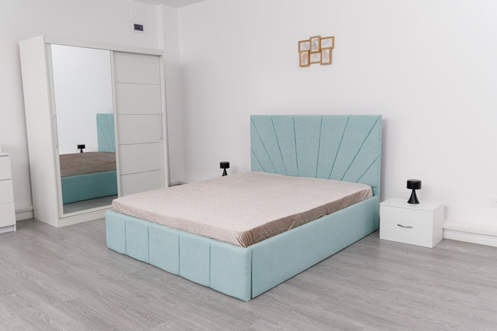Set mobilier dormitor modern albastru cu pat tapitat, noptiere albe si dulap cu oglinda