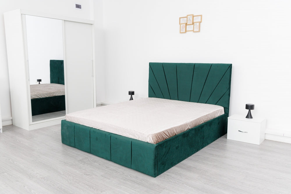 Set mobilier dormitor modern Mobila Domardo cu pat tapitat verde si dulap alb cu oglinda