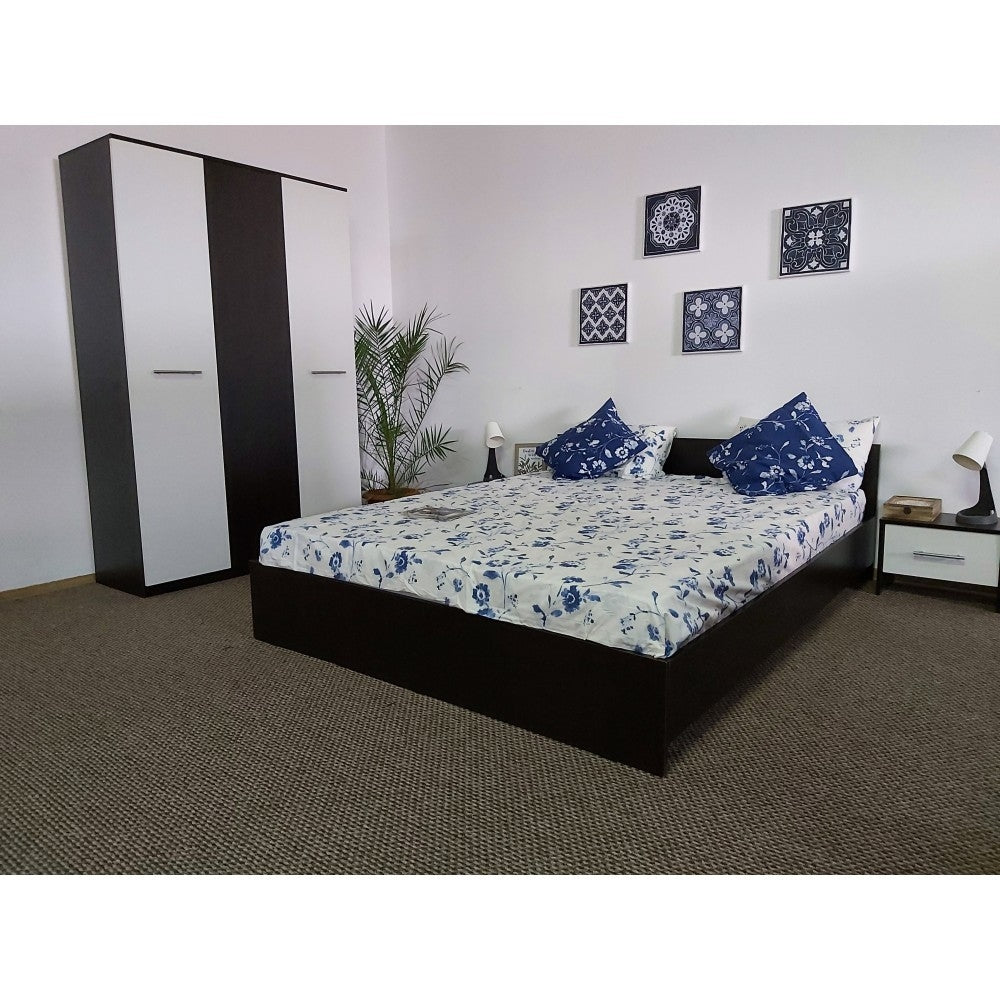 Set mobilier dormitor si living Mobila Domardo cu pat dublu, dulap cu trei usi si noptiere moderne
